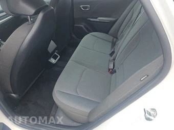 2025 Kia K4 LXS - miniatura 13