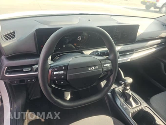 2025 Kia K4 LXS - miniatura 10