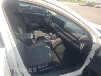 2025 Kia K4 LXS - miniatura 8