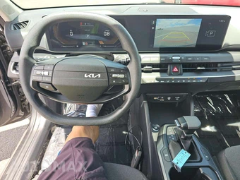 2025 Kia K4 LXS - miniatura 10