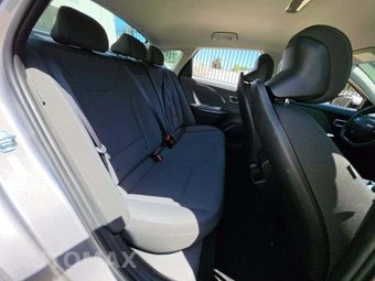 2025 Kia K4 LXS - miniatura 13