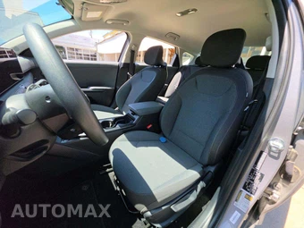 2025 Kia K4 LXS - miniatura 3