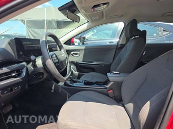 2025 Kia K4 LXS - miniatura 6