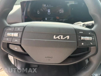 2025 Kia K4 LXS - miniatura 18