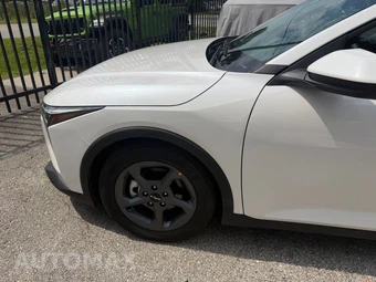 2025 Kia K4 LXS - miniatura 8