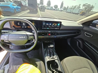 2025 Kia K4 LXS - miniatura 11