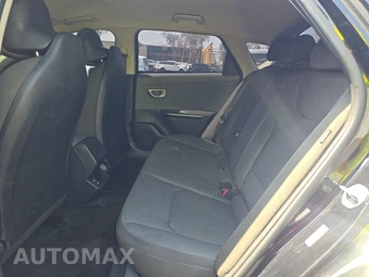 2025 Kia K4 LXS - miniatura 13