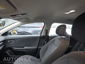 2025 Kia K4 LXS - miniatura 18
