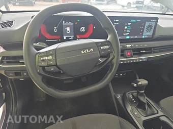 2025 Kia K4 LXS - miniatura 8