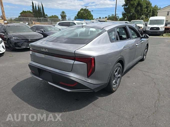 2025 Kia K4 LXS - miniatura 3