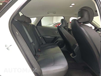 2025 Kia K4 LXS - miniatura 16