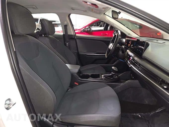 2025 Kia K4 LXS - miniatura 18