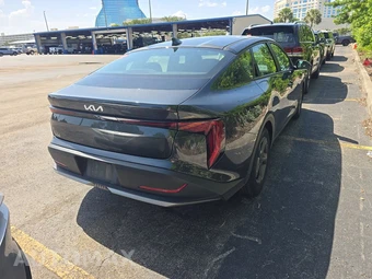 2025 Kia K4 LXS - miniatura 4