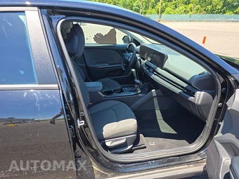 2025 Kia K4 LXS - miniatura 8