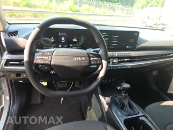 2025 Kia K4 LXS - miniatura 10
