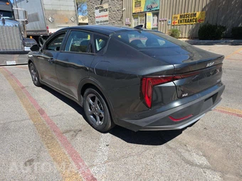 2025 Kia K4 LXS - miniatura 2