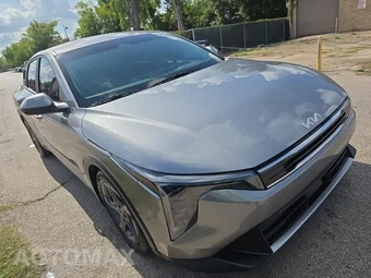 2025 Kia K4 LXS - miniatura 3