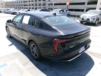 2025 Kia K4 LXS - miniatura 9
