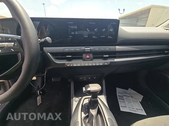 2025 Kia K4 LXS - miniatura 11