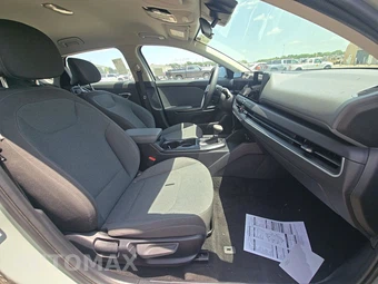 2025 Kia K4 LXS - miniatura 8
