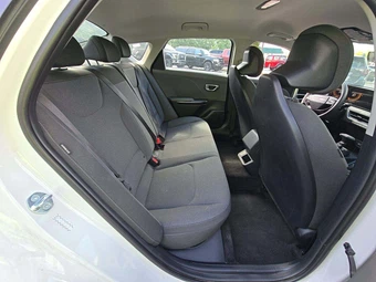 2025 Kia K4 LXS - miniatura 13