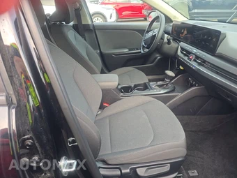 2025 Kia K4 LXS - miniatura 8