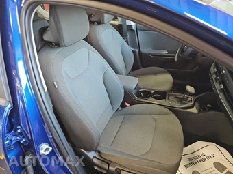 2025 Kia K4 LXS - miniatura 8