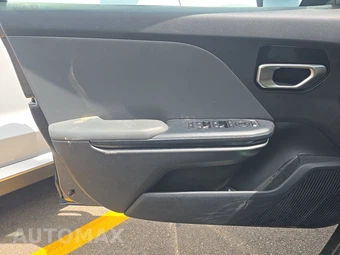 2025 Kia K4 LXS - miniatura 9