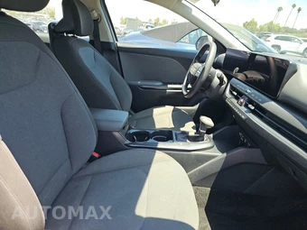 2025 Kia K4 LXS - miniatura 8