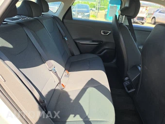 2025 Kia K4 LXS - miniatura 14
