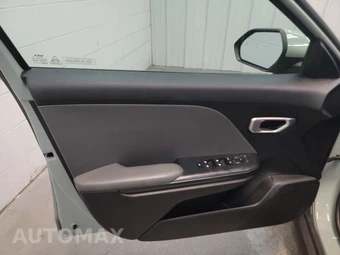 2025 Kia K4 LXS - miniatura 9