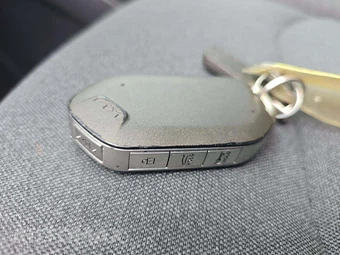 2025 Kia K4 LXS - miniatura 8
