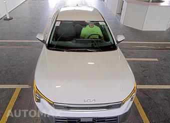 2025 Kia K4 LXS - miniatura 2