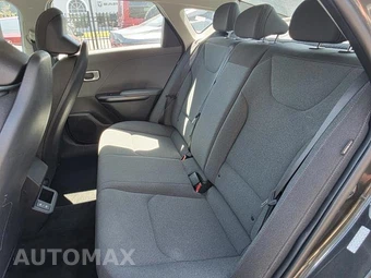 2025 Kia K4 LXS - miniatura 9
