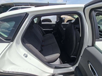 2025 Kia K4 LXS - miniatura 13
