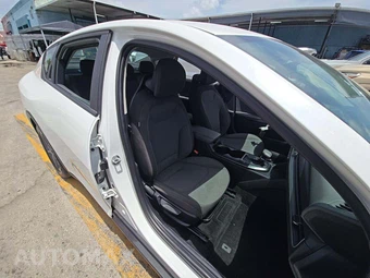 2025 Kia K4 LXS - miniatura 15