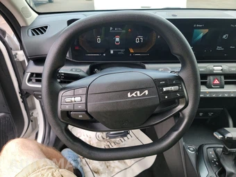 2025 Kia K4 LXS - miniatura 10