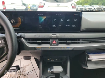 2025 Kia K4 LXS - miniatura 11