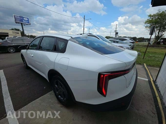 2025 Kia K4 LXS - miniatura 2