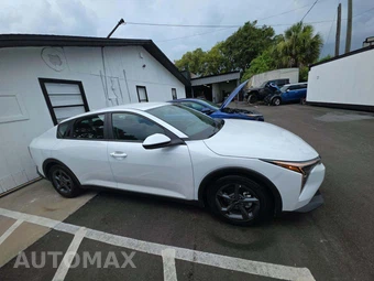 2025 Kia K4 LXS - miniatura 4