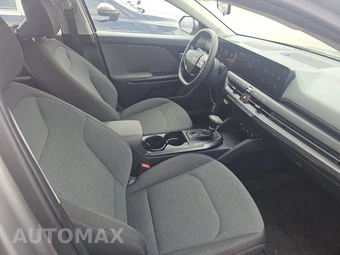 2025 Kia K4 LXS - miniatura 8
