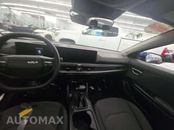 2025 Kia K4 LXS - miniatura 10