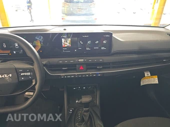 2025 Kia K4 LXS - miniatura 11