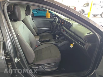 2025 Kia K4 LXS - miniatura 8