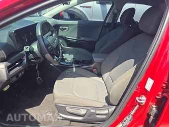 2025 Kia K4 LXS - miniatura 13