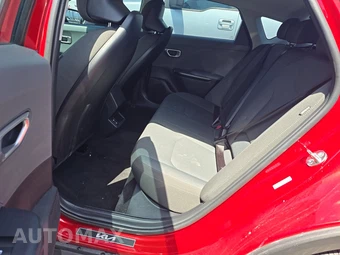 2025 Kia K4 LXS - miniatura 19