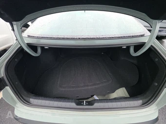 2025 Kia K4 LXS - miniatura 16