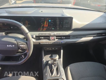 2025 Kia K4 LXS - miniatura 11