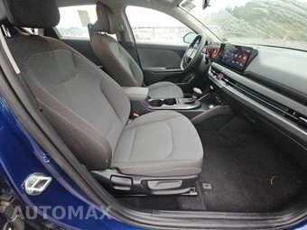 2025 Kia K4 LXS - miniatura 8