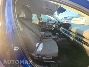 2025 Kia K4 LXS - miniatura 8